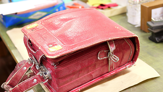 ランドセルリメイク・レザー製品の専門店カナーズ・ジャパン｜オーダーメイドの贈り物に人気の”古いランドセルも、これから使える形へリメイクできます”画像です。