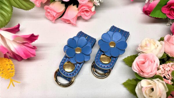 新作、お花・肩ベルトキーホルダーです。