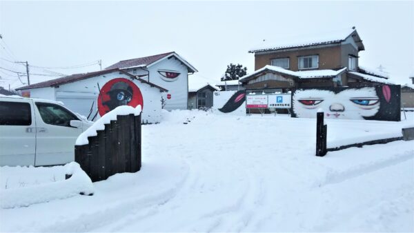 大雪でお店は大騒ぎです。