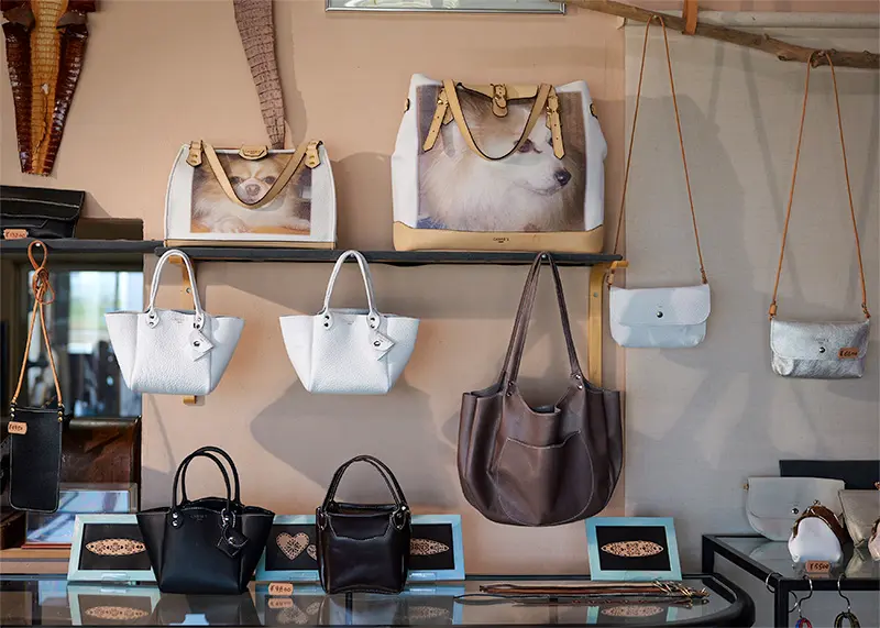 レザー製品｜毎日に寄り添う本革バッグ・小物【カナーズ・ジャパン