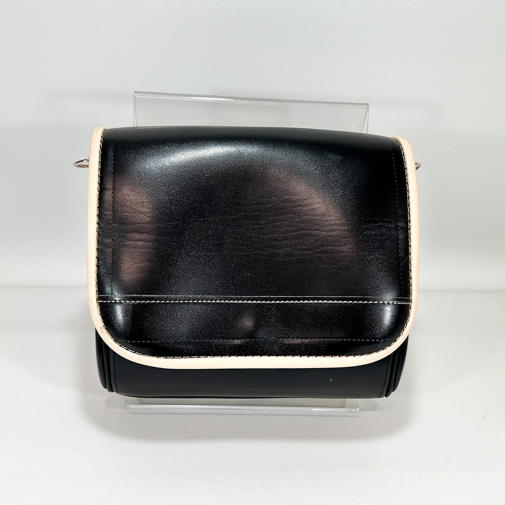 ランドセルリメイク・レザー製品の専門店カナーズ・ジャパン|オーダーメイドの贈り物に人気の”ショルダーポーチ〈オーダーメイド〉”画像です。