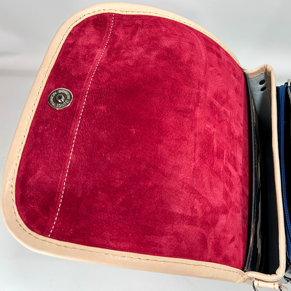 ランドセルリメイク・レザー製品の専門店カナーズ・ジャパン|オーダーメイドの贈り物に人気の”ショルダーポーチ〈オーダーメイド〉”画像です。