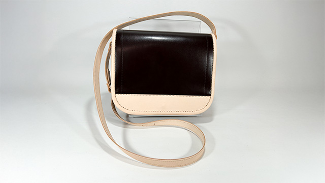 ショルダーポーチ〈スエード裏地仕様〉 | カナーズ・ジャパン｜全国