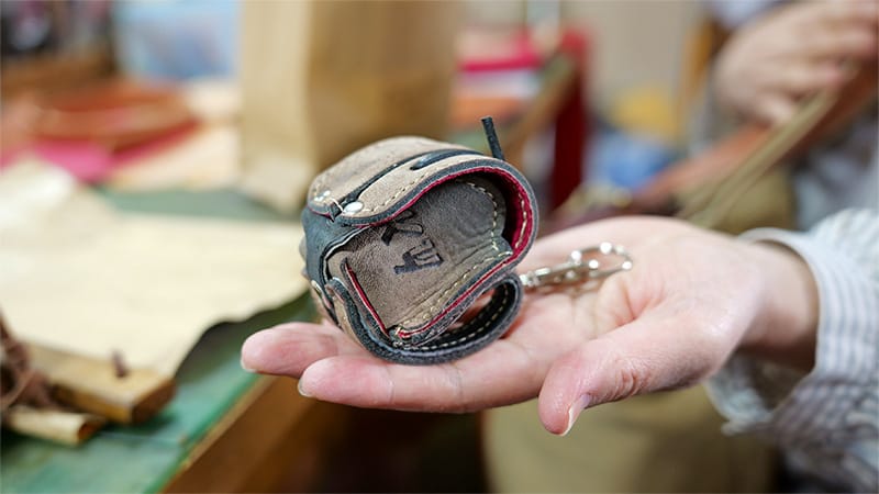 ランドセルリメイク・レザー製品の専門店カナーズ・ジャパン|オーダーメイドの"ヘッダーアイキャッチ_ランドセルリメイクの私たちのこと_店舗外観"画像です。